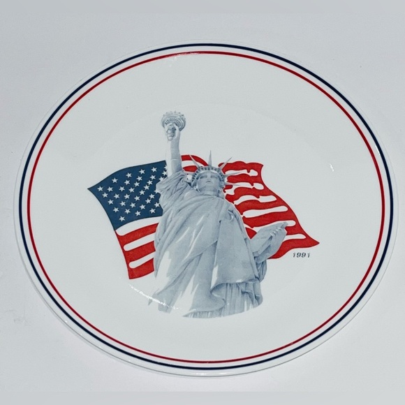 Corelle Other - 1991 Corelle Statue of Liberty White Dinner Plate